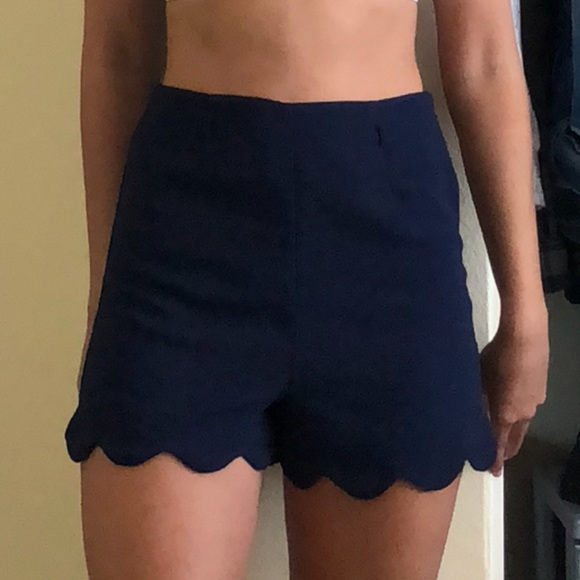 Cute scalloped shorts - Picture 2 of 3